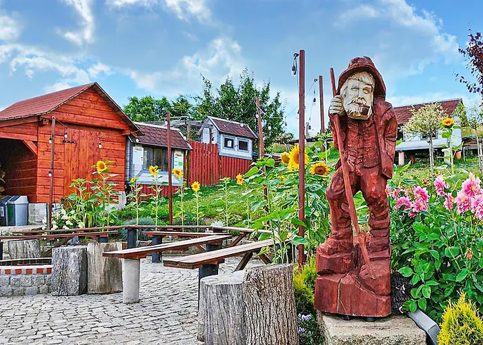 1 Bedroom Stunning In Apartament Golubie